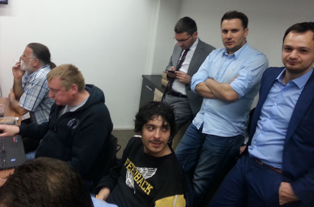 Шпијунка: Добре комшије 